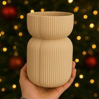 3D vázy - originální a jedinečný design https://www.krasnekvetinace.cz/designove-3d-vazy/flukta/ #3dprint #vase...